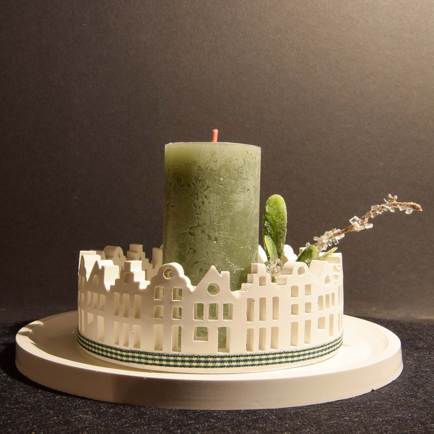 Dekoteller mit Häuserkranz