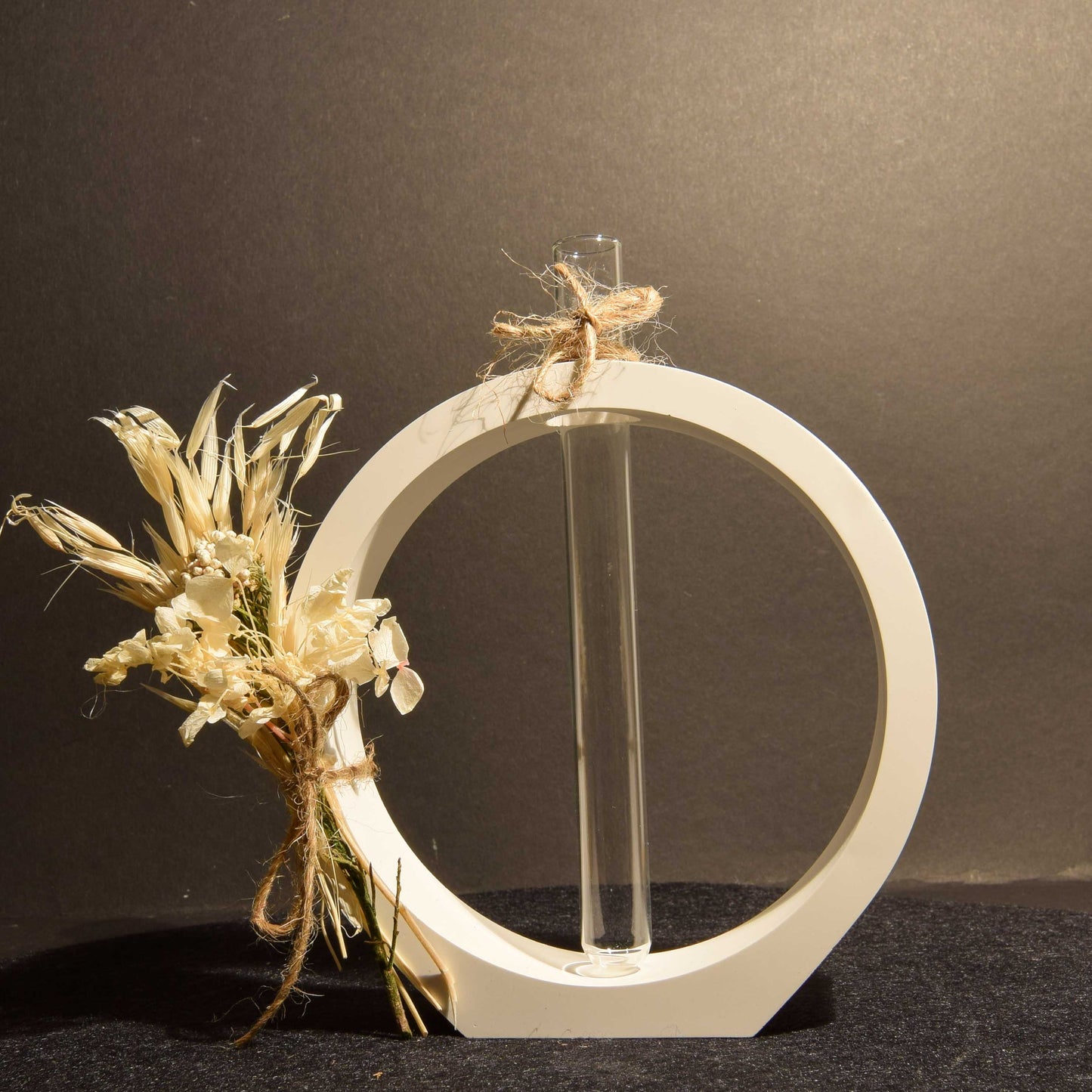 Vase mit Reagenzglas