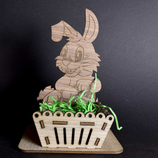 Osterhase mit Korb